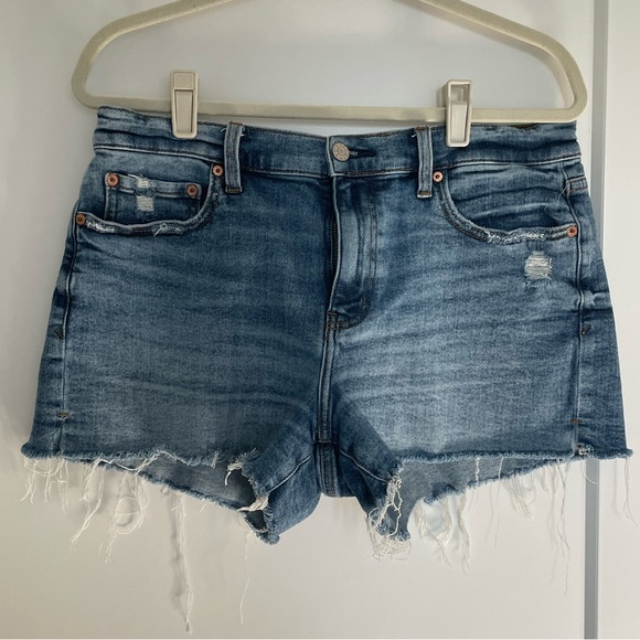 Daze Pants - Daze Denim Raw Hem Distressed Jean Shorts - Medium Wash, Size 31